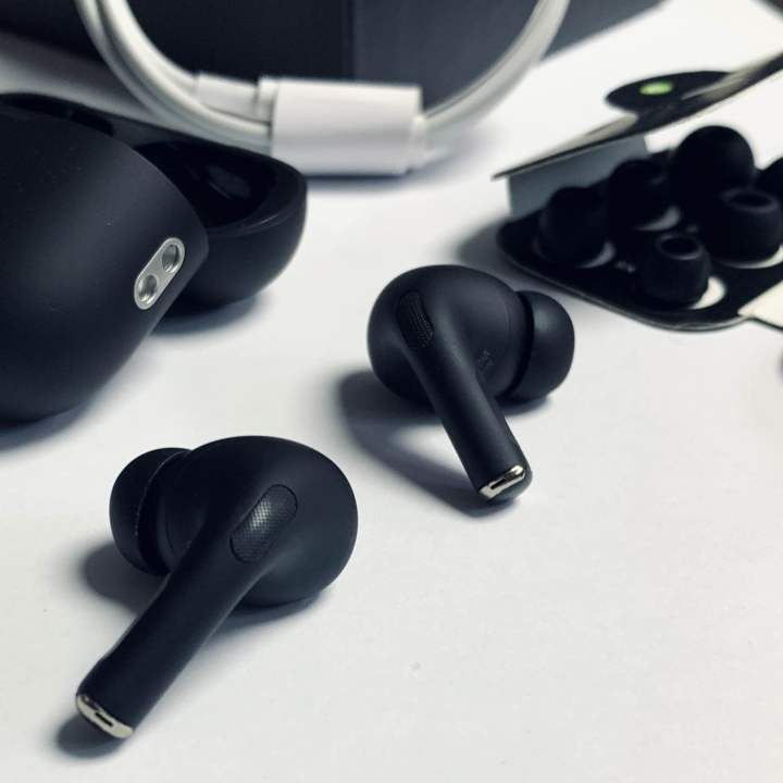 Airpods%20Pro%202%20Gen%20Active%20Noise%20Reduction%20Support%20Wireless%20Charging%20Case%20Powerful%20Deep%20Bass%20Balanced%20Sound%20-%20Image%203