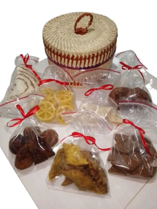 New%20Year%20-Aluth%20Awurudu%20Kawili%20Hamper%20with%20Traditional%20Pan/%20palmyra%20Container%20-%20Image%204