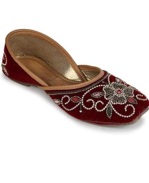 Black%20Attractive%20Rajasthani%20Jutti%20For%20Women%20-%20Image%202