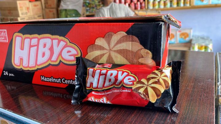 (24 pcs) Hi Bye Biscuit Hazelnut Center Filled Coockie