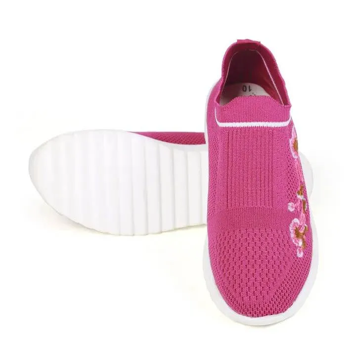 Stylish%20Women%E2%80%99s%20Fabric%20Sneakers%20-%20Lightweight,%20Trendy%20Design%20-%20Image%205