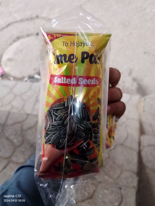 Original%20And%20High%20Quality%20Time%20Pass%20Beej%20(Pack%20Of%2012%20Big%20Pieces)%20Sunflower%20/%20Sunflower%20Seeds%20/%20Normal%20Salted%20/%20Crispy%20And%20Fresh%20Seeds%20/%20Freshness%20A1%20Seeds%20/%20With%20Affordable%20Price%20(To%20Hojaya%20Time%20Pass)%20Seeds%20-%20Image%203