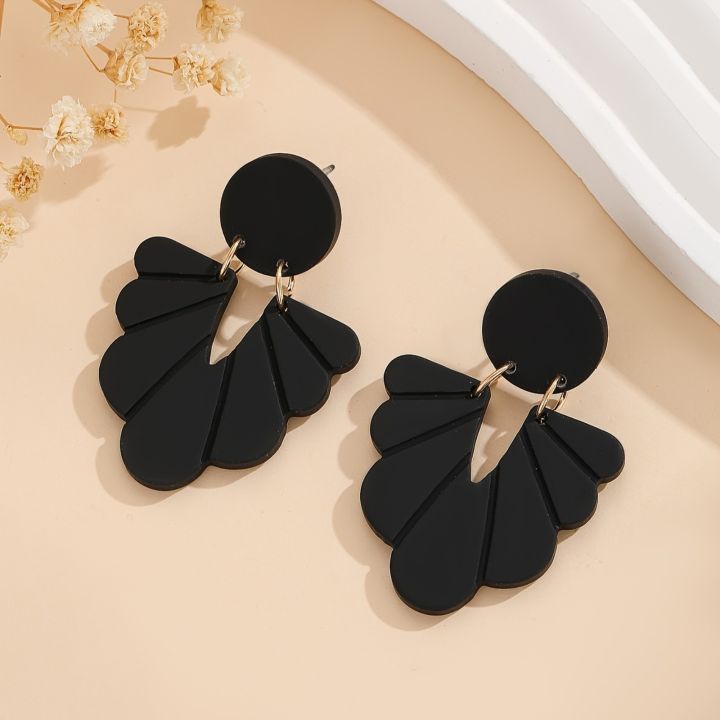 Black Wave Semi-Circular Line Pattern Earrings, Classic Retro Women's Elegant Earrings for Daily Wear and Clothing Matching