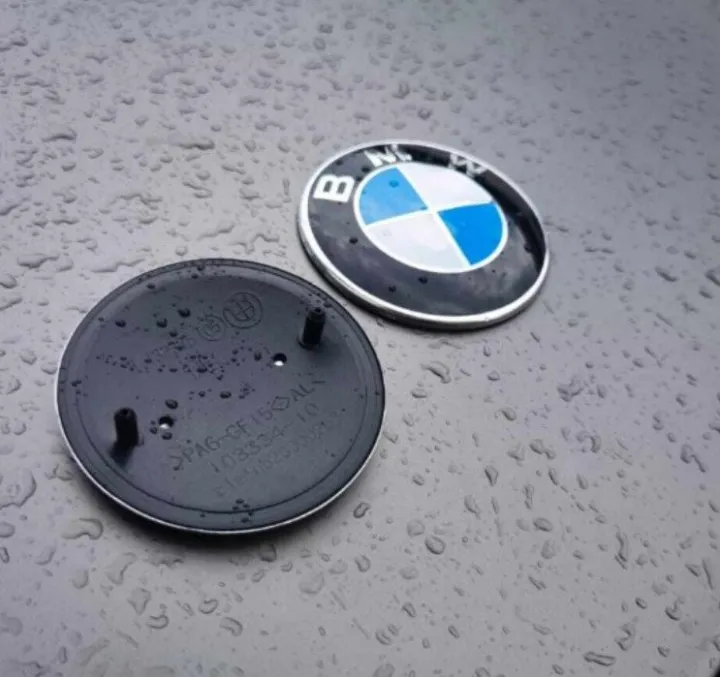 BMW%20Emblems%20Hood%20&%20Trunk%2082mm%20+%2074mm%20BMW%20Logo%20Universal%20-%20Image%204