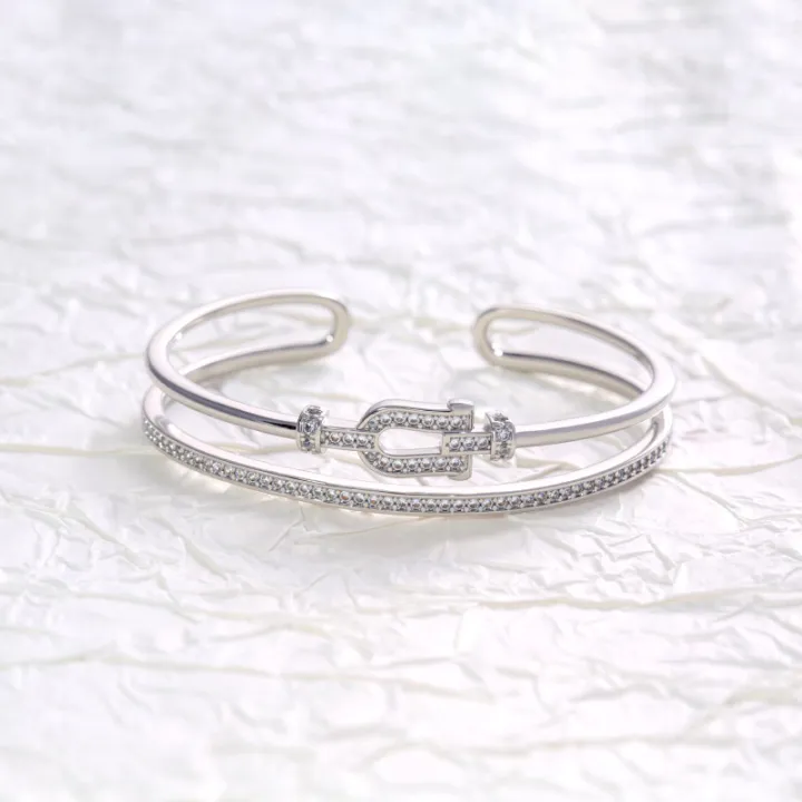 A%20high-quality%20bracelet%20featuring%20U-shaped%20elements%20set%20with%20zirconia%20stones%20and%20an%20open%20design,%20with%20exquisite%20craftsmanship.%20-%20Image%203