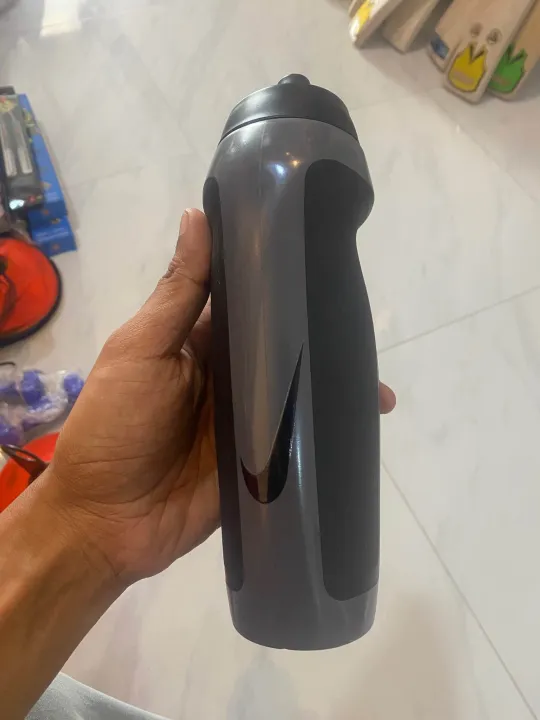 Nike%20Sports%20Water%20Bottle%20-%20550ml%20-%20Image%206
