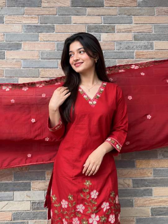 Designer%20Cotton%20Kurti%20with%20Floral%20Work%20-%20Image%203