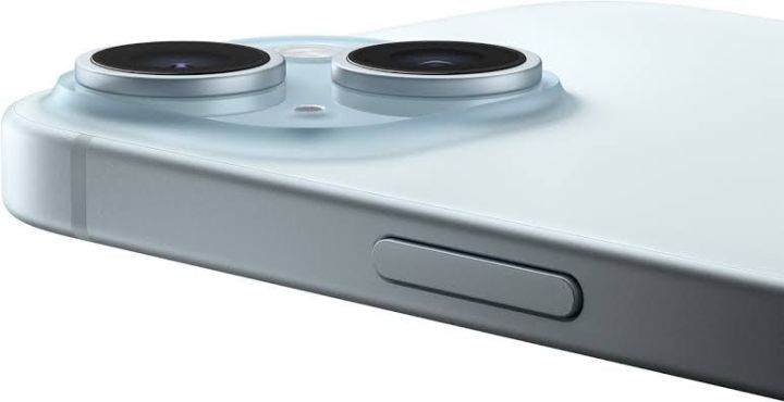 Apple%20iphone%2015%20-%20128GB%20-%206.1"%20Inch%20Display%20-%20Factory%20Locked%20-%201%20Year%20Official%20Warranty%20-%20Image%203