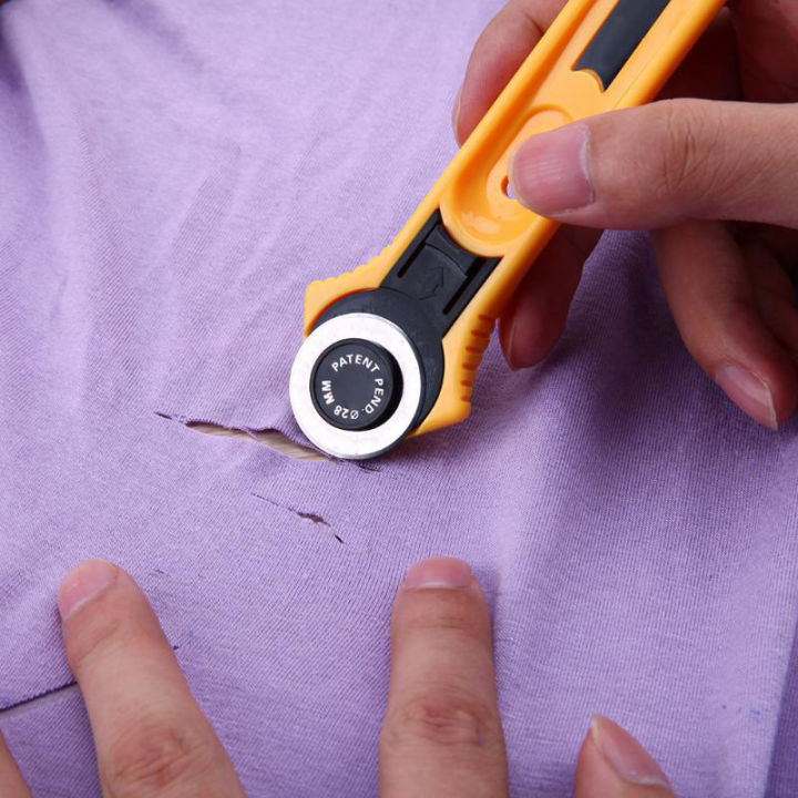 28/45mm%20Rotary%20Fabric%20Cutter%20For%20Fabric%20Card%20Paper%20Sewing%20Quilting%20Roller%20Fabric%20Cut%20Tailor%20Scissors%20Tool%20Dress%20Clothes%20Making%20-%20Image%204