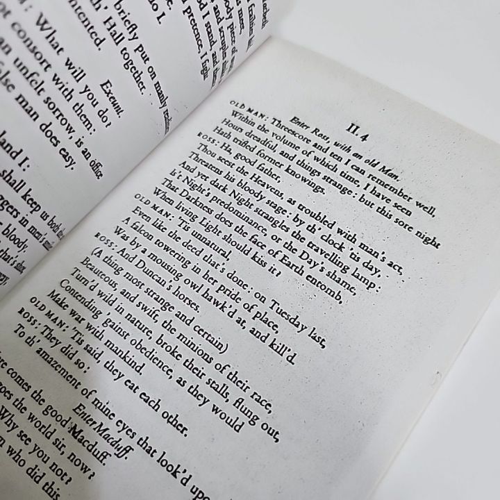 Macbeth%20(%20Penguin%20Classic%20)%20by%20William%20Shakespeare%20-%20Image%203