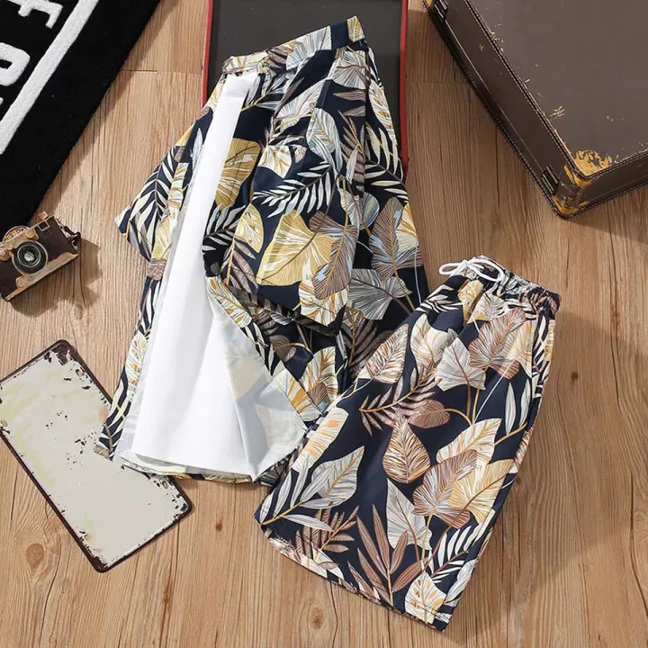 Comfort%20beach%20style:%20beautiful%20striped%20short-sleeved%20shirt,%20modern%20shorts%20-%20Image%204