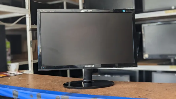 20%20inch%20monitor%20-%20Image%207