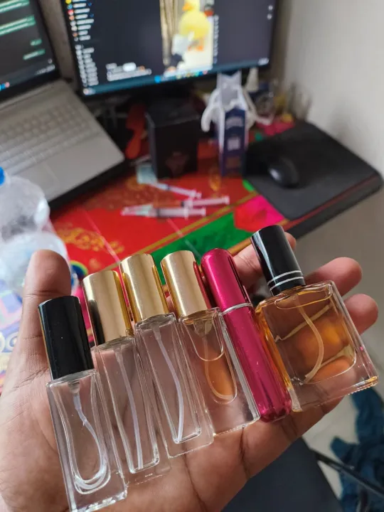 Premium%20Refillable%20Perfume%20Decant%20Bottle%20&%20Travel%20Atomizer%20-%206ml%20-%20Image%203