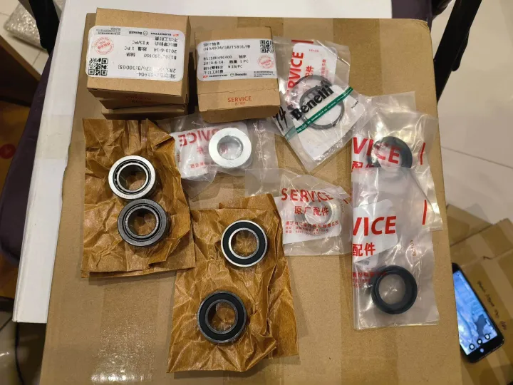 Benelli%20tnt300%20rear%20swingarm%20repair%20kit%20Benelli%20tnt300%20-%20Image%202