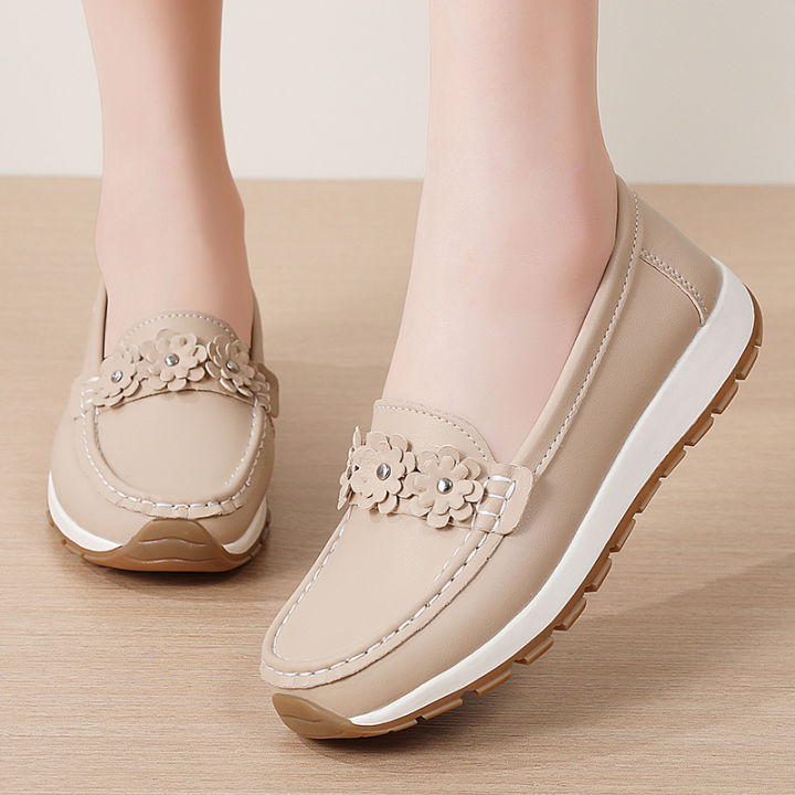 Women's%20casual%20flat%20shoes,%20100%20genuine%20leather%20shoes,%20lightweight%20spring%20and%20summer%20loafers,%20walking%20mom%20shoes%20-%20Image%206
