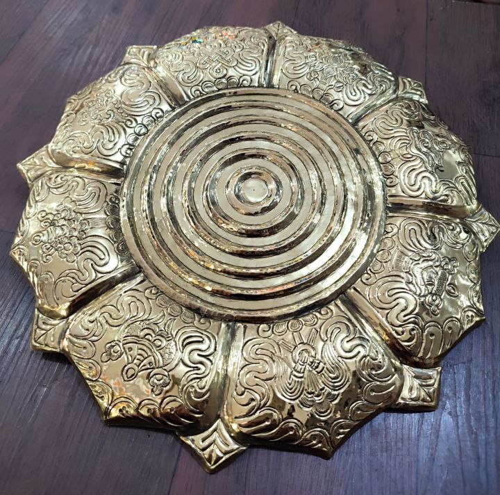Brass%20Astamangal%20Mandala/Manda%2030.5CM%20-%20Image%203