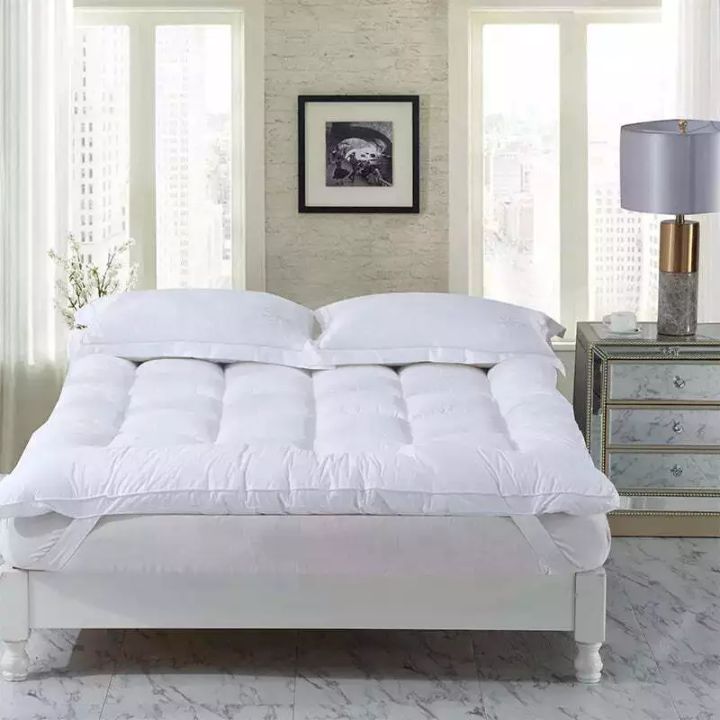 Luxury%204-Inch%20Mattress%20Topper%20%E2%80%93%20Anti-Allergy,%20Breathable%20Microfiber%20%201000%20gram%20filling%E2%80%93%20Available%20in%20Queen%20(60x78%20in)%20&%20King%20(70x78%20in)%20for%20Ultimate%20Comfort%20-%20Image%202