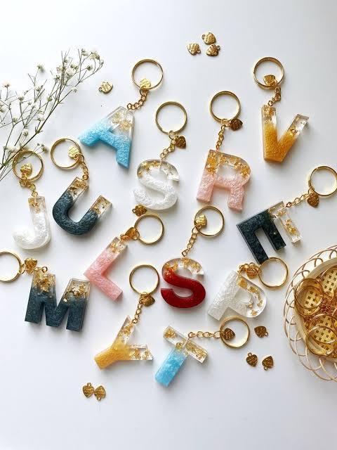 Customizable%20resin%20alphabet%20keychain%20/%20alphabet%20letter%20keychain%20-%20Image%203