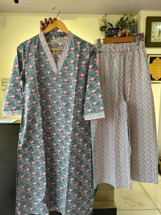 Cotton%20Printed%20Kurta%20And%20Pant%20Set%20For%20Women%20-%20Image%203