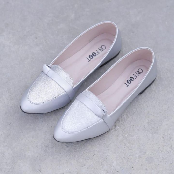 Women's Rexine Casual Pumps.