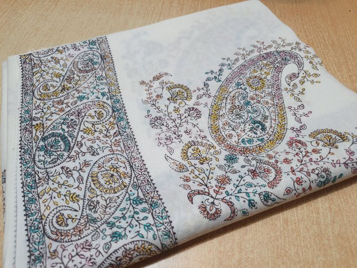 Winter%204%20border%20Kashmiri%20Hand%20Embroidered%20Shawl%20For%20Women/Girls%20-%20Image%2010