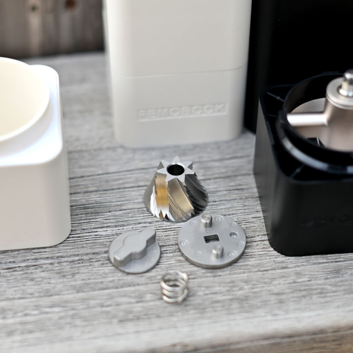 FEMOBOOK%20A2%20USB%20electric%20grinder%20portable%20rechargeable%20grinder%20with%207core%20burr%20Magnetic%20attraction%20design%204000mah%20battery%20-%20Image%205