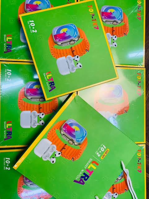 TOP-TK7%20Ultra%2010+2%20Smart%20Watch%20+%20Earpods%20-%20Image%204
