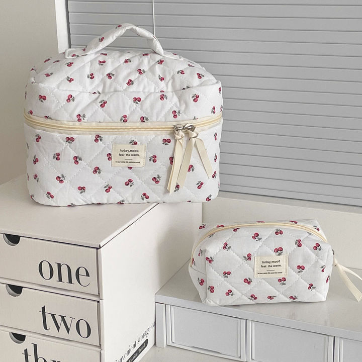Wholesale%20Cherry%20Tote%20Women%20Makeup%20Bag%20Portable%20Cute%20Ladies%20Cosmetic%20Toiletry%20Storage%20Pouch%20Handbag%20Cotton%20Quilted%20Zipper%20Bag%20-%20Image%203