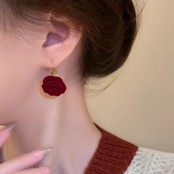 High%20end%20retro%20wine%20red%20rose%20earrings,%20elegant%20women's%20ear%20buckles,%20fashionable%20accessories%20-%20Image%204