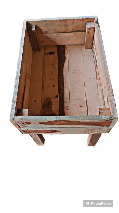 Midam size khorli havey wood materials used best for two gotts and one cow and etc. HIGHT 2ft, LENTH 2.5ft, WERTH 1.5ft.