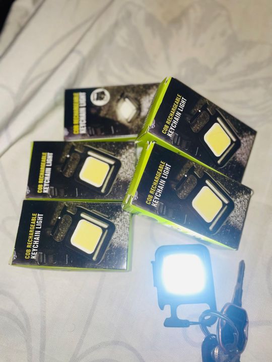 Rechargeable%20Flashlight%20keychain%20&%20opener%20-%20Image%209