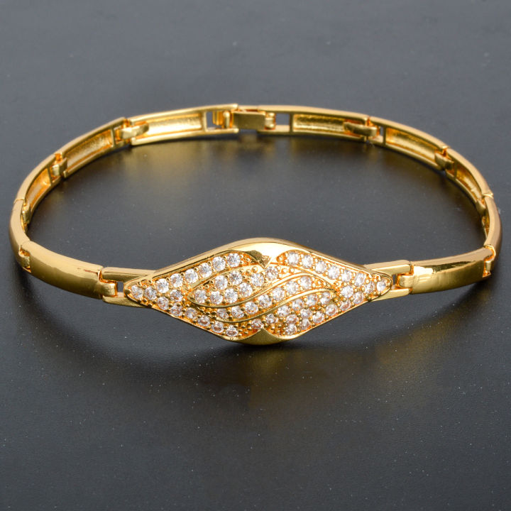 Butterfly%20Love%20Heart%20Bracelets%20for%20Women%20Aesthetic%20Gold%20Color%20Zircon%20Bangle%20Vintage%20Fashion%20Jewelry%20Accessories%20Party%20New%20Gifts%20-%20Image%204