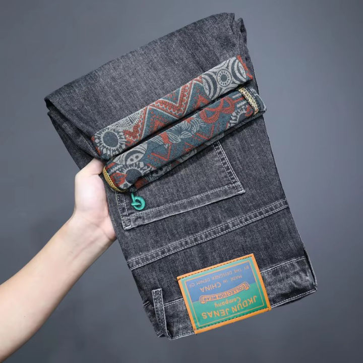 Summer%20New%20Men's%20Embroidered%20Denim%20Shorts%20Fashion%20Straight%20Slim%20Personality%20Streetwear%20Jeans%20Male%20Bermuda%20Male%20Short%20Pants%20-%20Image%205