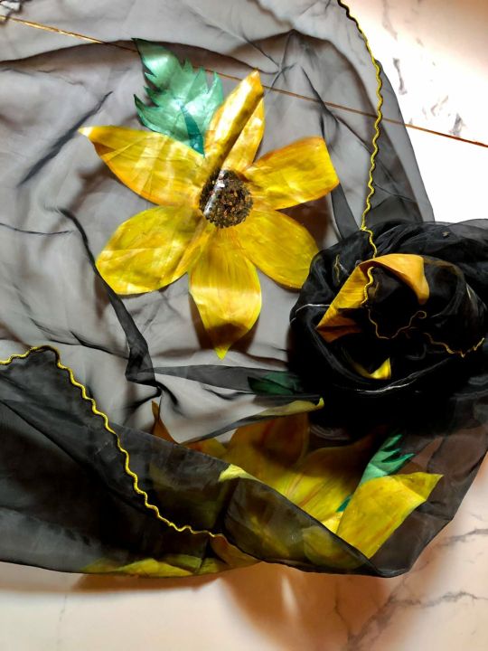 Hand%20painted%20dupatta%20by%20NN%20creation,Hand%20painted%20pure%20organza%20dupatta%20-%20Image%205