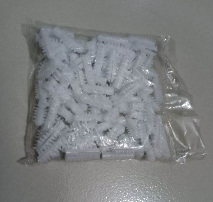 Royal%20plug%20No.10%20premium%20quality%201inch%20100pcs,%20Suitable%20use%20for%20wiring%20drill%20High%20Strength%20Heavy%20duty%20Standard%20quality%20Size%20-%20No.%2010%20%20Length%20-%201%20inch%20%20Color%20-%20White,%20Green,%20Red%20%20Made%20in%20China%20-%20Image%205
