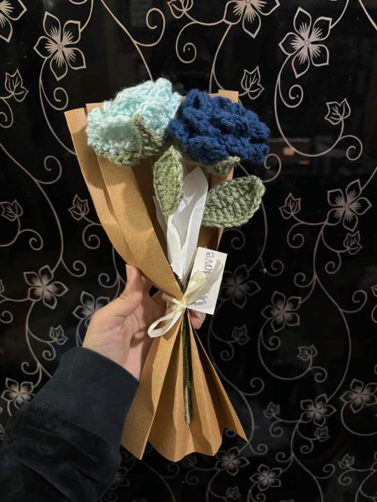 Handmade%20crochet%20rose%20with%20complementary%20khaaki%20wrapping/%20crochet%20rose%20-%20Image%206