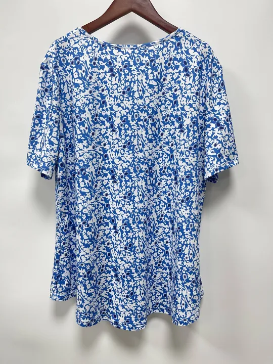 Plus-size%20spring-summer%20short-sleeved%20T-shirt%20with%20randomly%20printed%20buttons%20-%20Image%204