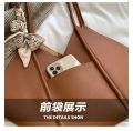 Women's Big Size Tote Bags Quality Soft Leather Shoulder Bag Silk Scarf Decoration Handbag Ladys New Large Capacity Shopping Bag.