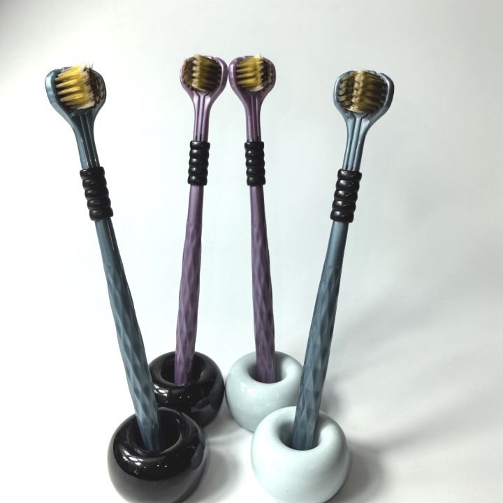 Three-Sided%20Soft%20Bristle%20Toothbrush%203D%20Manual%20Adult%20Toothbrush%20with%20Tongue%20Scraper%20-%20Image%204