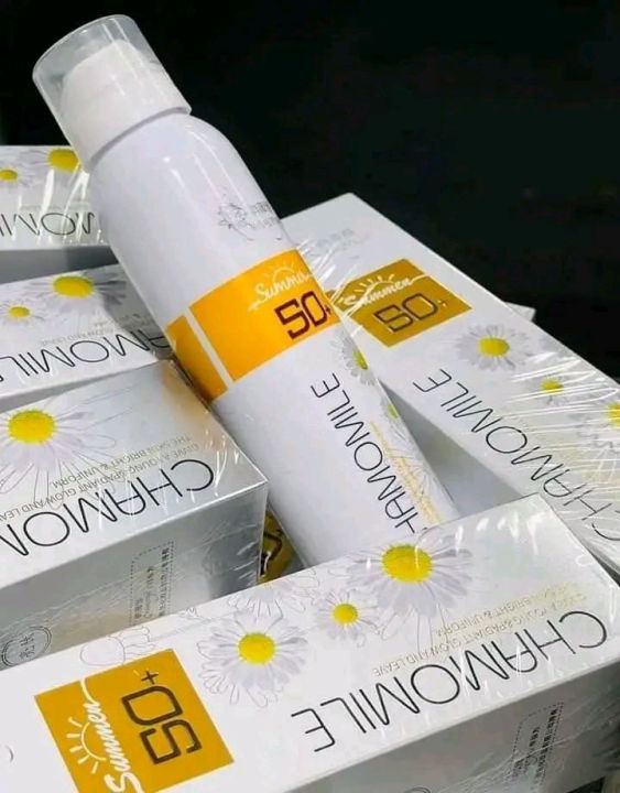 Chamomile%20Whitening%20%20Sunscreen%20Spray%20%20SPF%2050++%20-%20Image%205
