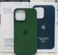 Silicone Case with MagSafe iPhone 13 Pro Max - Green. 