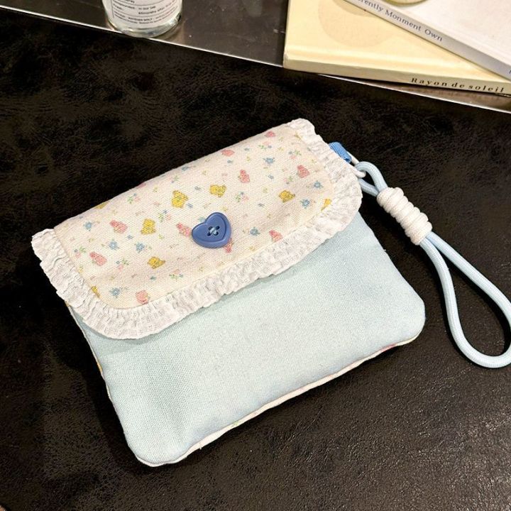 Cute%20floral%20sanitary%20napkin%20storage%20bag,%20female%20large%20capacity%20student%20portable%20handheld%20storage%20bag%20for%20going%20out%20-%20Image%207