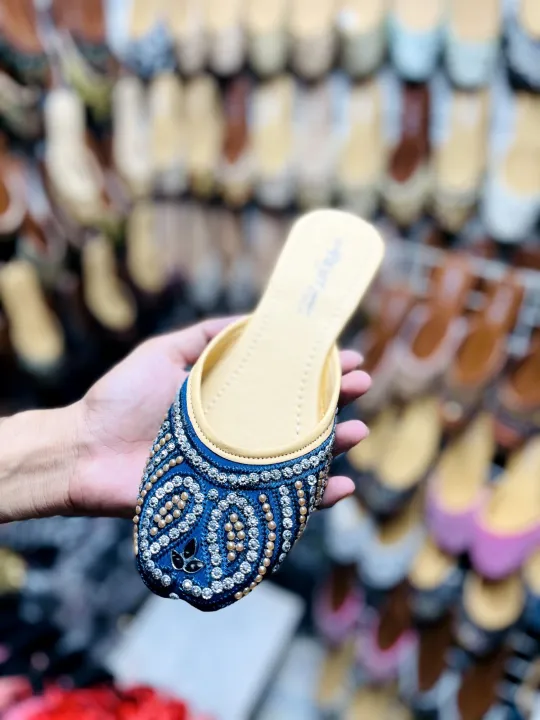 Nagra%20Women's%20Pakistani%20Style%20Clothing%20Fashionable%20Ladies'%20Traditional%20Wear%20-%20Image%202