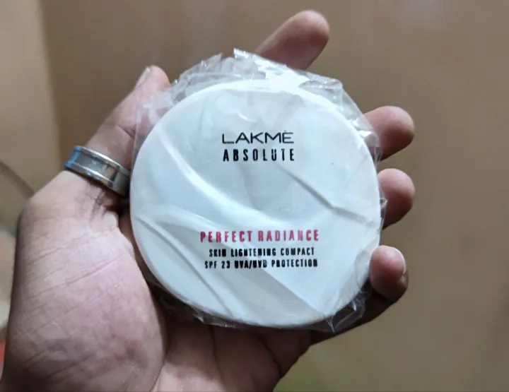 lakme%20absolute%20perfect%20radiance%20-%20Image%203