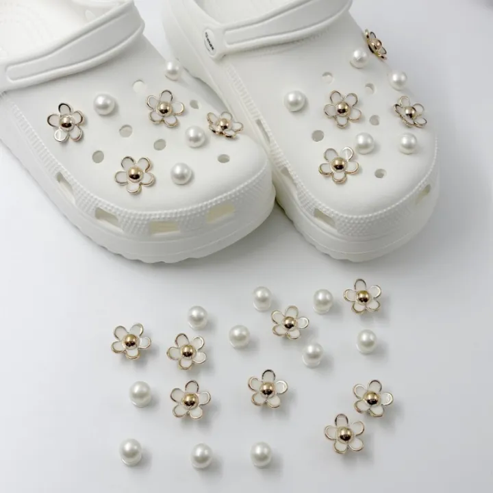 18PCS%20Fashion%20Shoe%20Charms%20Set%20Accessories%20Hole%20Shoe%20Buckle%20Summer%20Daisy%20Pearl%20White%20Flower%20DIY%20Shoes%20Decorations%20-%20Image%202
