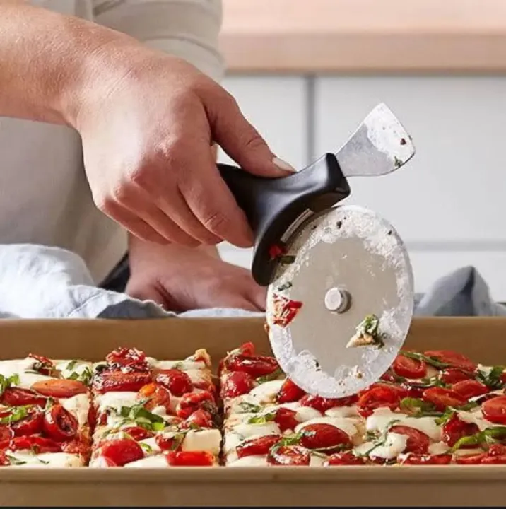 Pizza%20Slice%20Cutter%20Stainless%20Steel%20Blade%20Handy%20To%20Use%20-%20Image%203