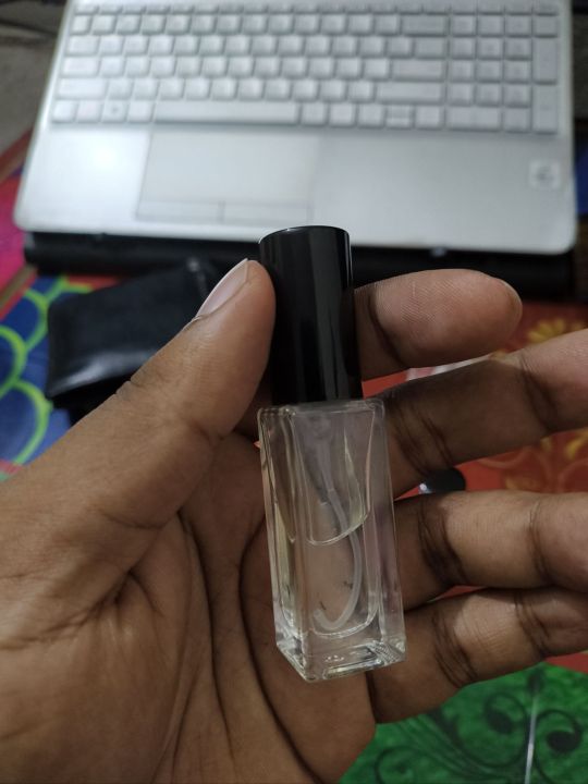 Premium%20Refillable%20Perfume%20Decant%20Bottle%20&%20Travel%20Atomizer%20-%206ml%20-%20Image%205