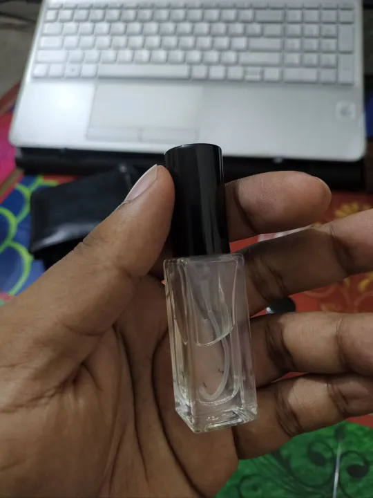 Premium%20Refillable%20Perfume%20Decant%20Bottle%20&%20Travel%20Atomizer%20-%206ml%20-%20Image%205