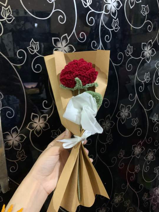 Handmade%20crochet%20rose%20with%20complementary%20khaaki%20wrapping/%20crochet%20rose%20-%20Image%205