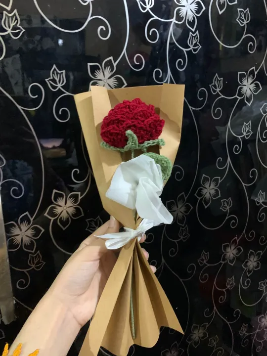 Handmade%20crochet%20rose%20with%20complementary%20khaaki%20wrapping/%20crochet%20rose%20-%20Image%205